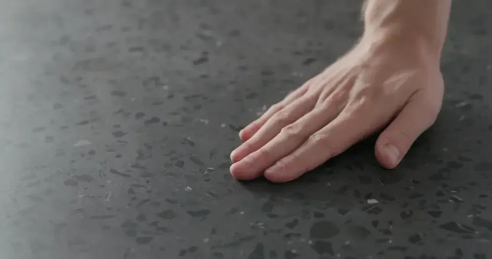 Terrazzo: Wissenswertes zum mineralischen Bodenbelag vom Terrazzo Profi