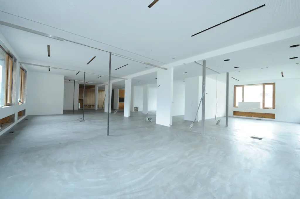 Professionelle Verlegung von fugenlosen Böden: Die richtige Wahl für ein herausragendes Ergebnis