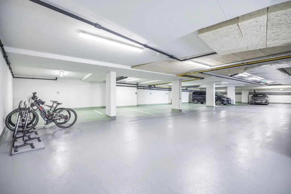 Garage mit Industrieboden ausstatten – warum, wie, womit?
