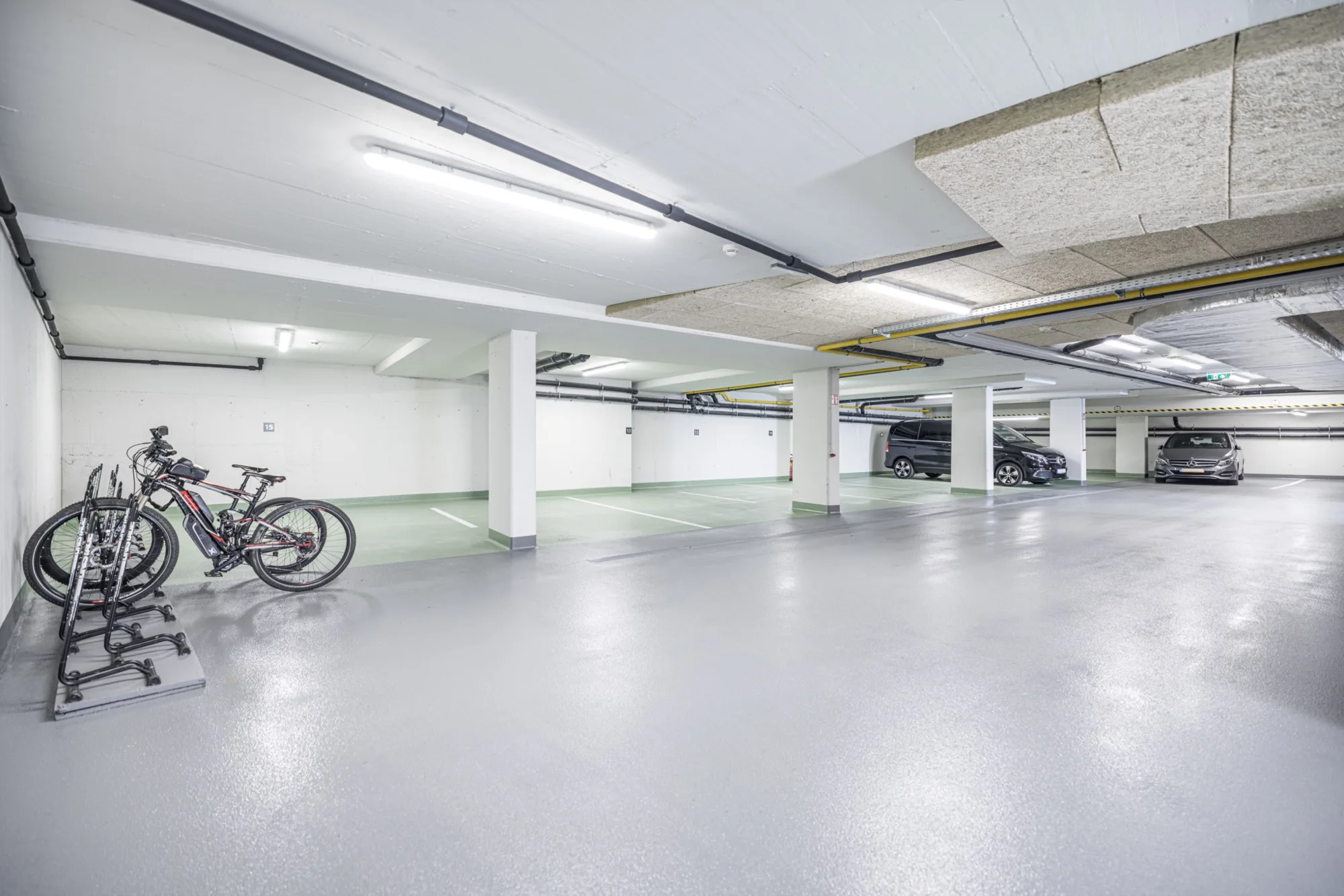 Garage mit Industrieboden ausstatten – warum, wie, womit?